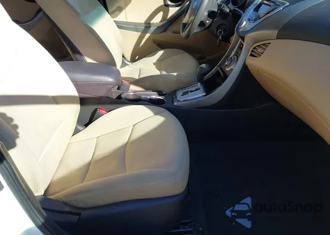 2011 Hyundai Elantra Gls z USA, uszkodzony, nr VIN 5NPDH4AE1BH032599